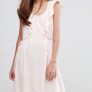 NWT - 💐 Ruffle Dress